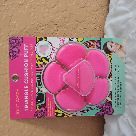 BETSEY JOHNSON 7PC DUAL-SIDED TRIANGLE CUSHION PUFF - Picture 2 of 3